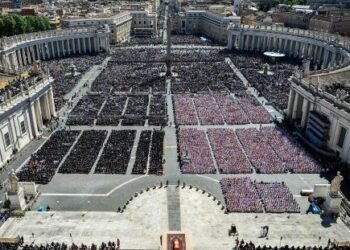 Huge crowds flock to Vatican for Pope Francis’s funeral