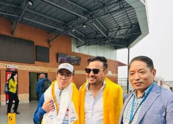 16-Year-Old Mukesh Akiyama Pandey begins Everest ascent