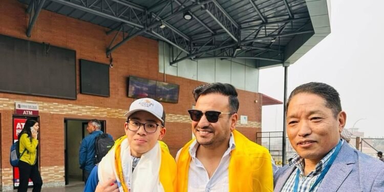 16-Year-Old Mukesh Akiyama Pandey begins Everest ascent