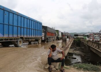 Traffic to resume only after completion of bridge over Binayi river