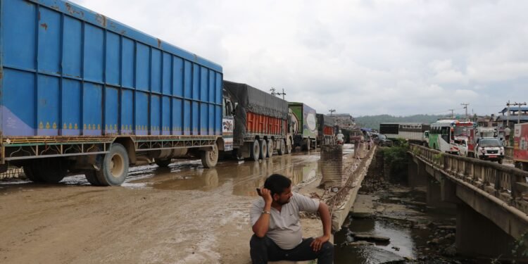 Traffic to resume only after completion of bridge over Binayi river