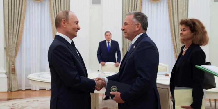 Trump’s envoy meets Putin ahead of Russia-Ukraine peace deadline, the Kremlin says