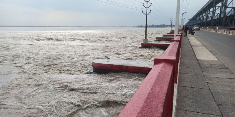 28 gates of Koshi Barrage opened following rise in water level