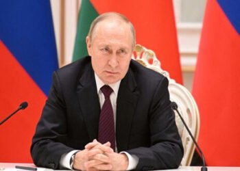 Putin’s bodyguards carried “poop suitcase” to Alaska summit with Trump: Report