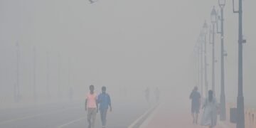 Thick, hazardous smog blankets New Delhi after Diwali fireworks