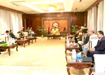 Govt discusses with leaders, wants political atmosphere for March 5 election