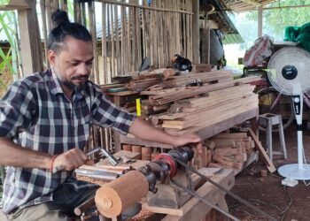 Mahara making good income from woodcraft learnt from watching YouTube