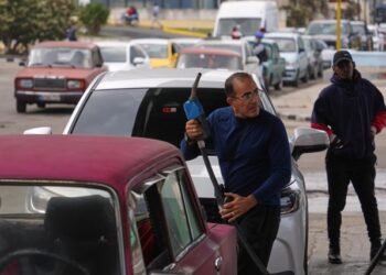 Trump threatens tariffs on any country selling oil to Cuba, backing Mexico into a corner