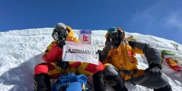 Chinese team becomes first this spring to summit Mt Everest and Lhotse