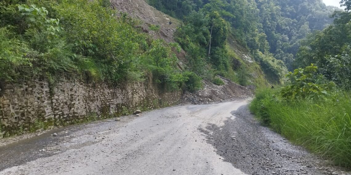 Local authority closes Besisahar-Chame roadway at night