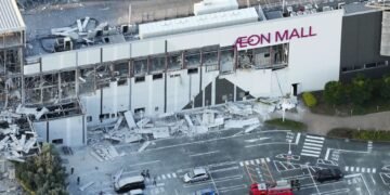 Japan issues tsunami alert after 7.1-magnitude quake