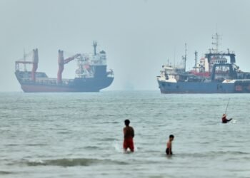 Cargo ship reports being struck in Strait of Hormuz as US, Iran claims about talks diverge