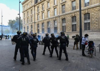 France’s tourism sector worried about impact of riots