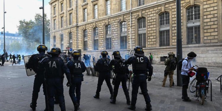 France’s tourism sector worried about impact of riots
